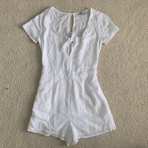 Hollister White Textured Romper. Size XS.